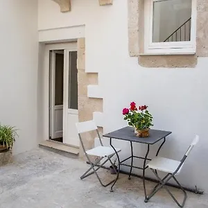 https://judaica-dortigia.sicilyhotelsitaly.net